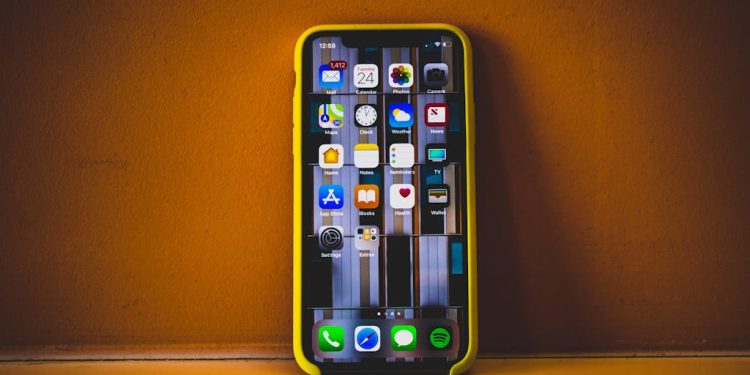 The Best New Phones With Cutting Edge Features